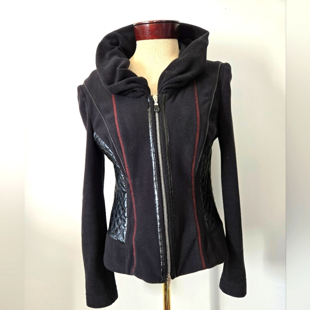 TUZZI Black Fleece Quilted Women's Jacket With Ruffled Shawl Collar. Size 8